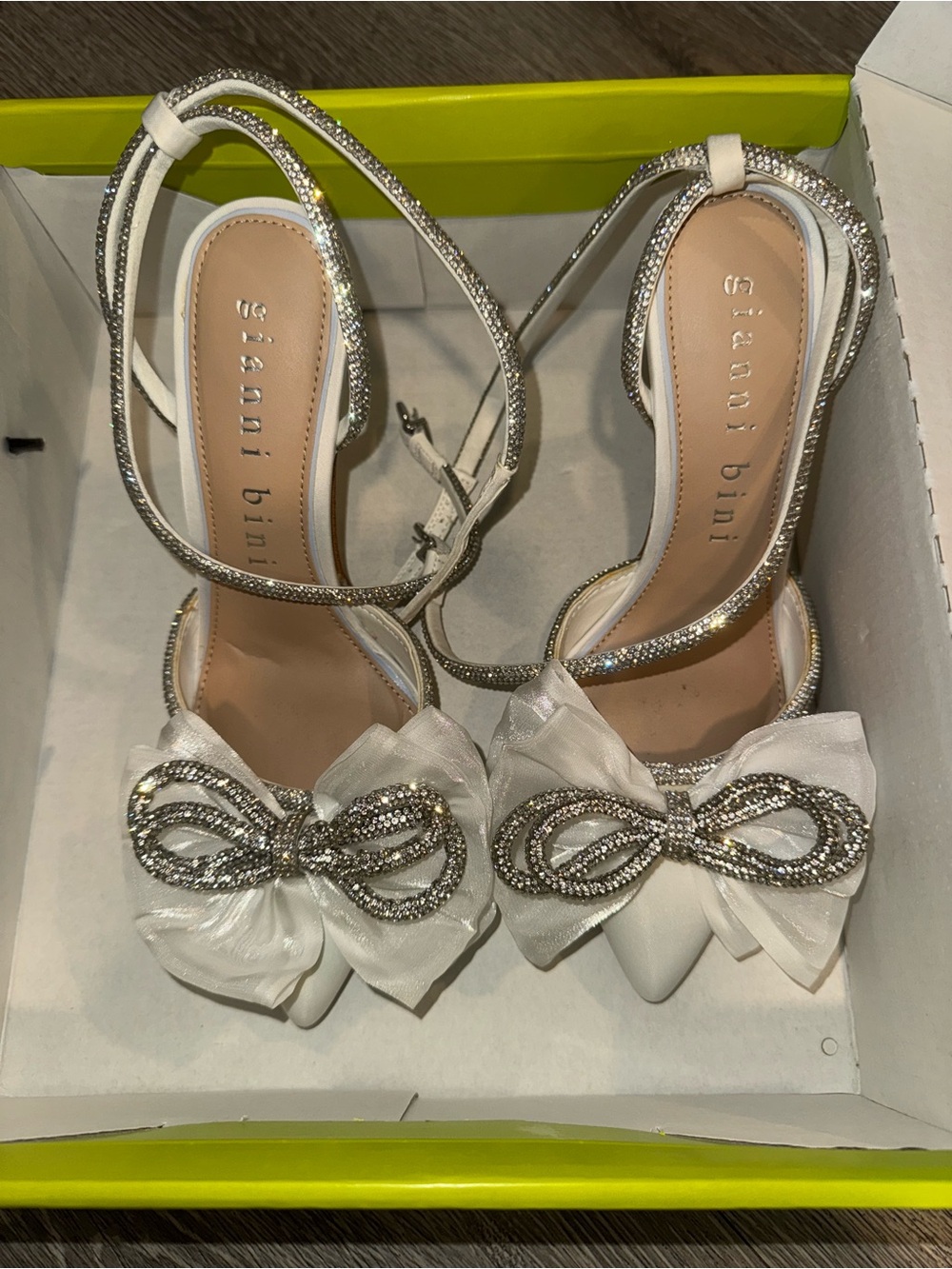 Gianni Bini Niomi bow heels size 6.5